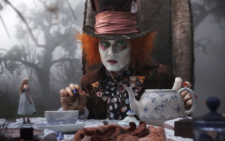 chapelier d'alice au pays des merveilles. Analyse symbolique du film de Tim Burton