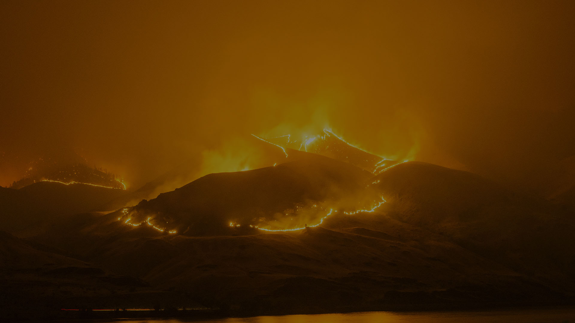 feu de foret dans la montagne. Le feu dans les 5 éléments chinois